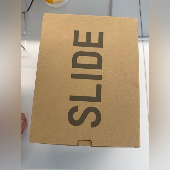 Adidas YZY Brown Foam Slides – New in Box - Picture 3 of 8